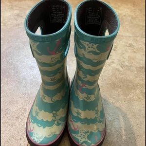 Toddler girls bogs in used condition